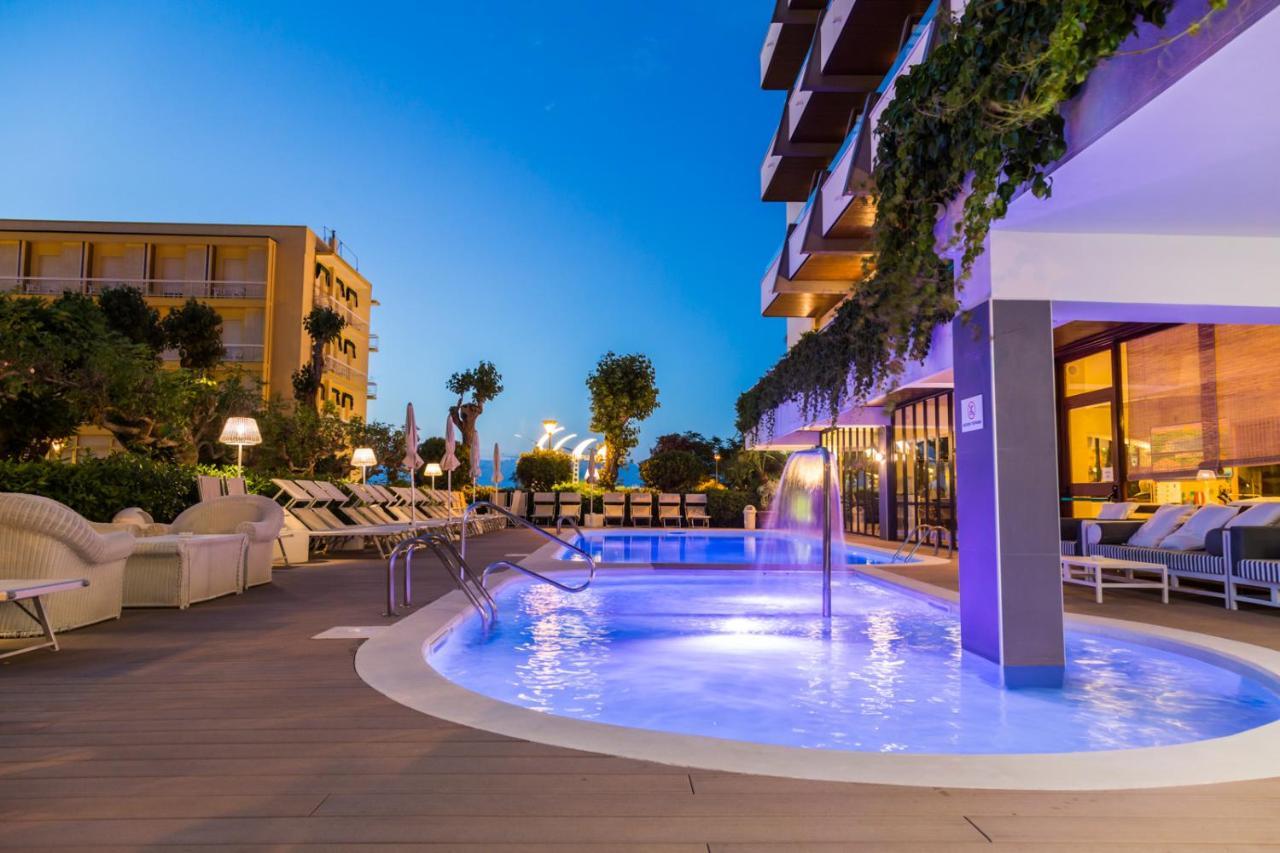 Hotel Alexander Габиче Маре Екстериор снимка