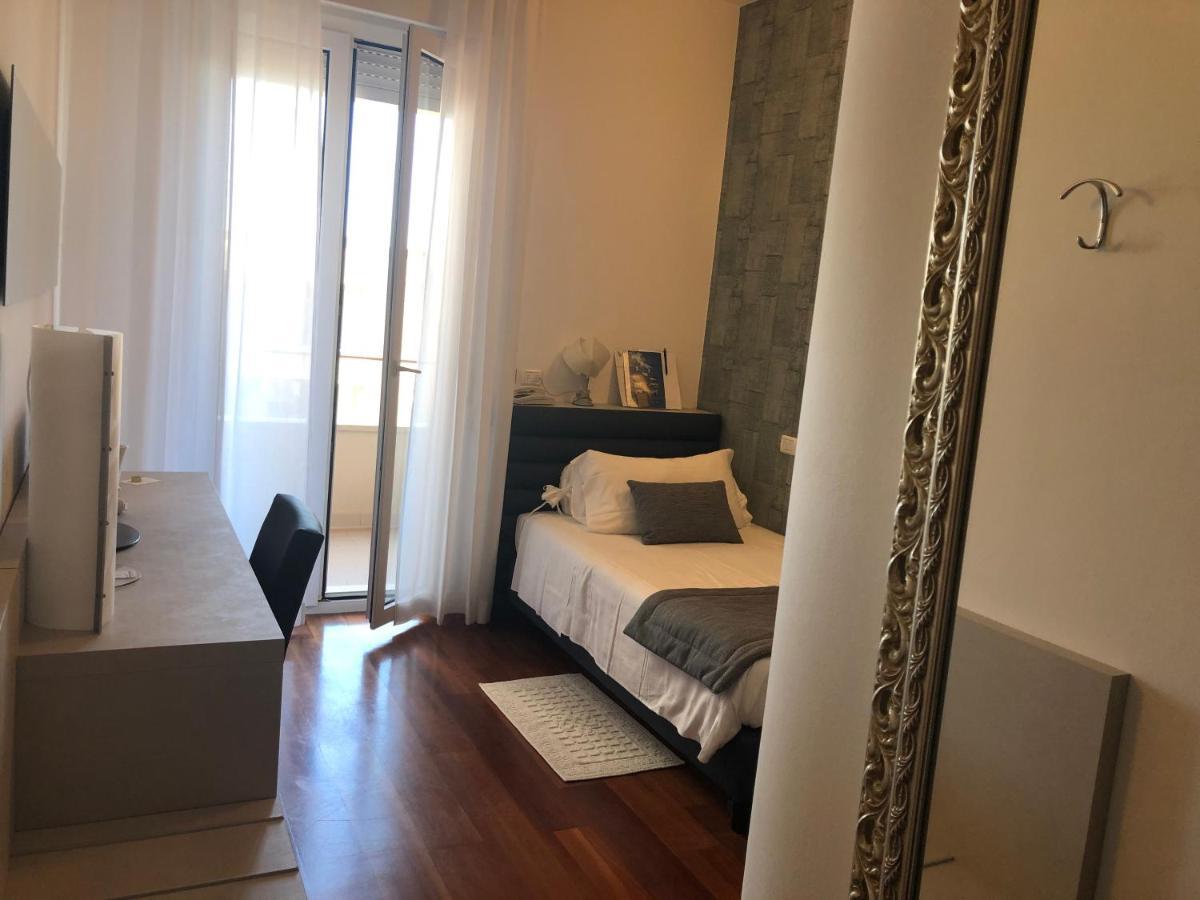 Hotel Alexander Габиче Маре Екстериор снимка