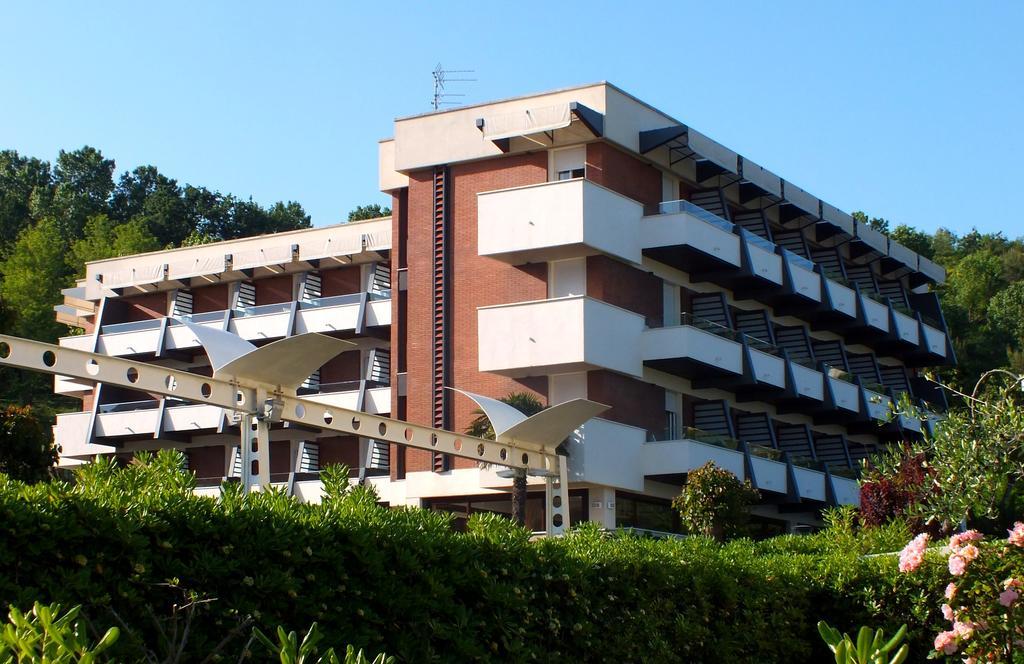 Hotel Alexander Габиче Маре Екстериор снимка