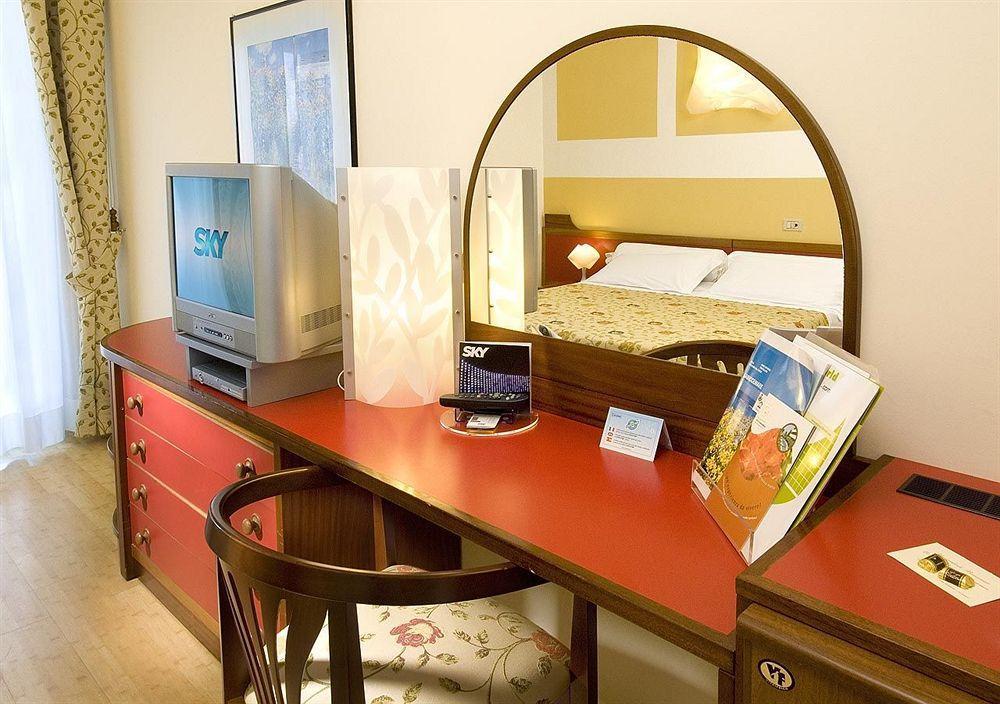 Hotel Alexander Габиче Маре Екстериор снимка
