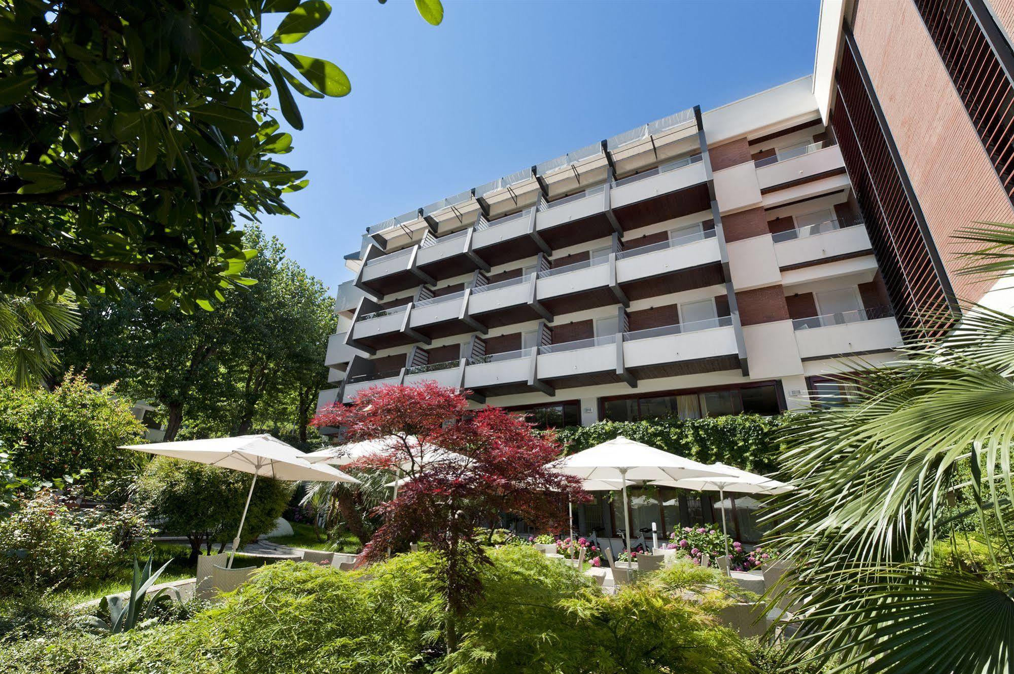 Hotel Alexander Габиче Маре Екстериор снимка
