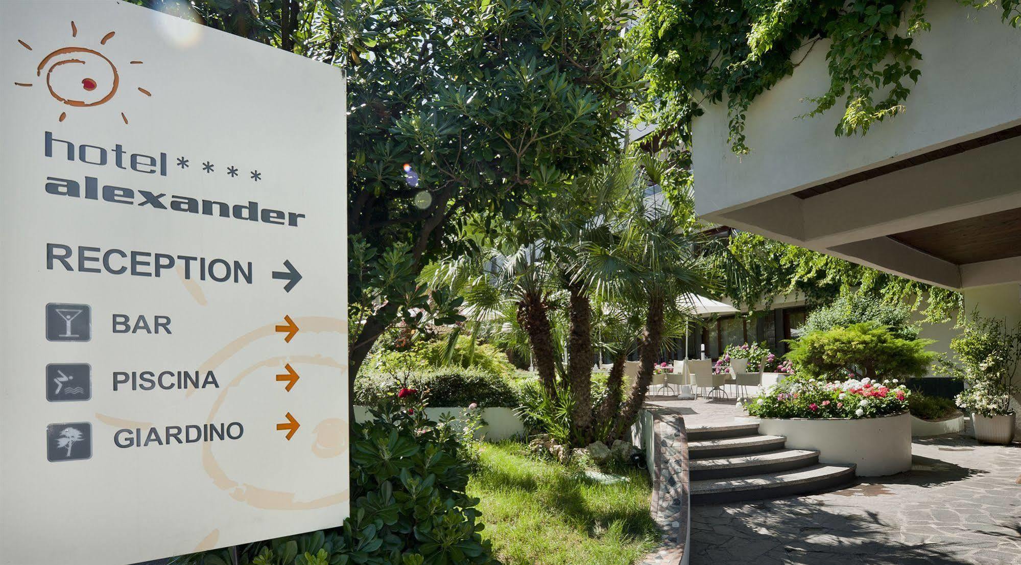 Hotel Alexander Габиче Маре Екстериор снимка