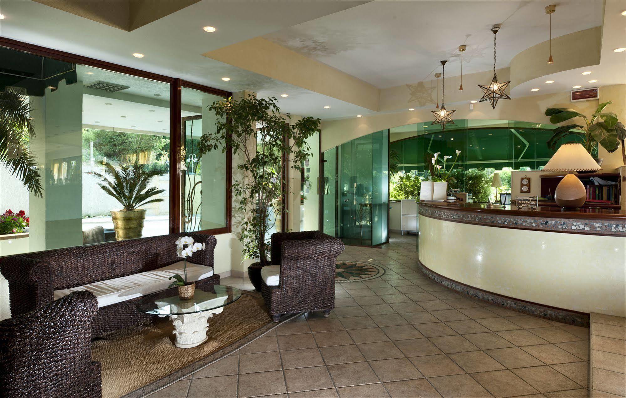Hotel Alexander Габиче Маре Екстериор снимка