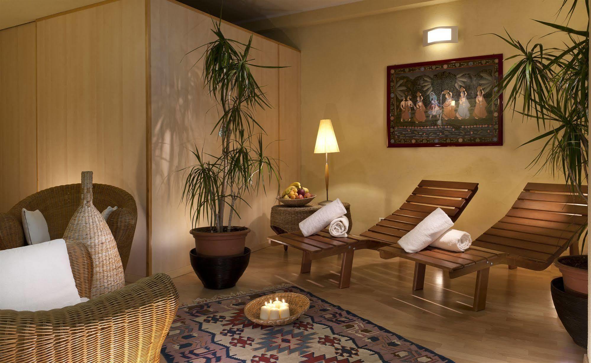 Hotel Alexander Габиче Маре Екстериор снимка
