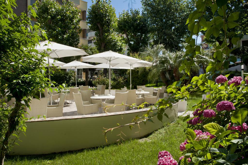 Hotel Alexander Габиче Маре Екстериор снимка