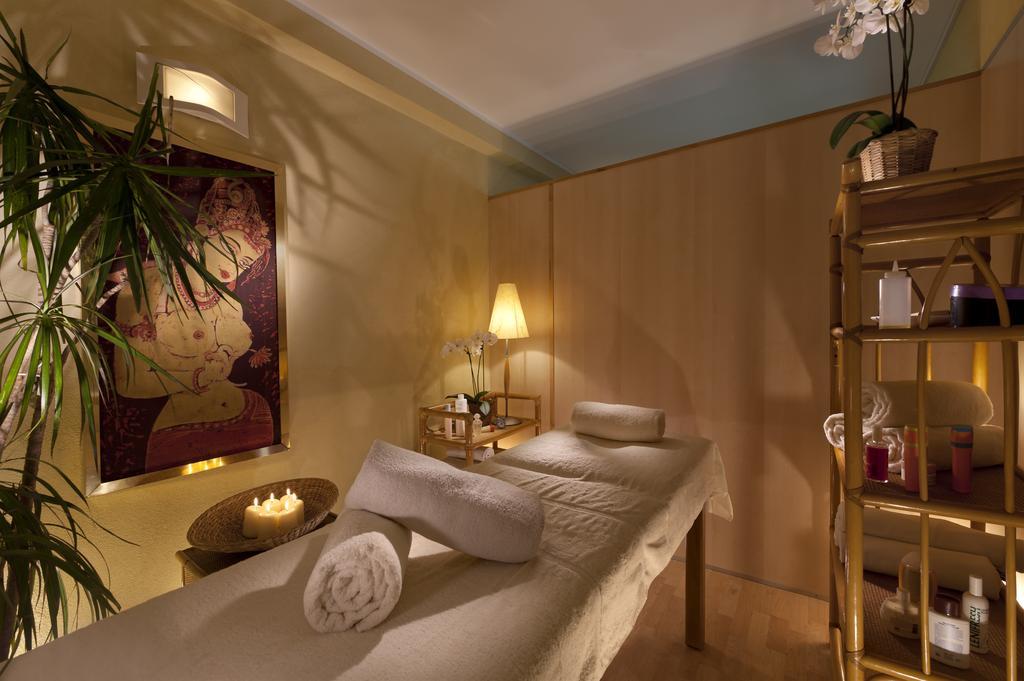 Hotel Alexander Габиче Маре Екстериор снимка